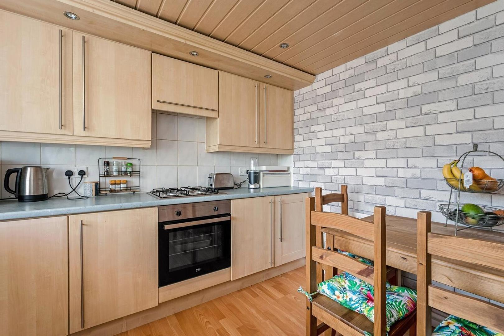 Centrally Situated 1 Bedroom House In Камбернолд Экстерьер фото